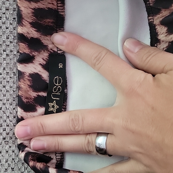 UK sized skirt - Picture 2 of 2